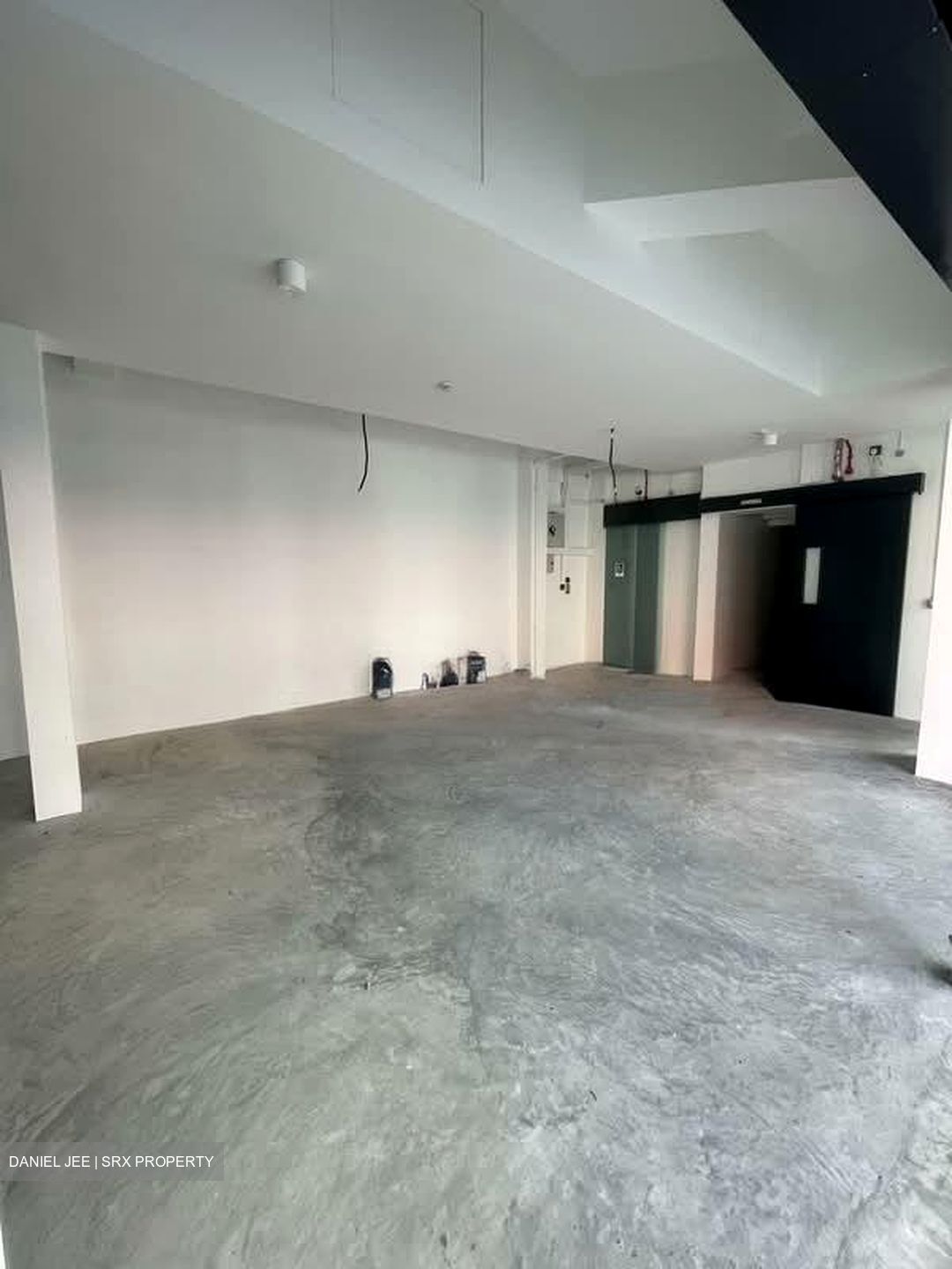 Sims Avenue (D14), Retail #531647671